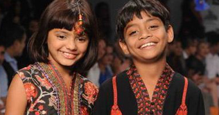 Child stars of Slum Dog Millionaire want to take 2 houses